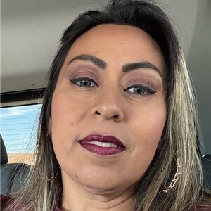 Meet your Posher, Alma